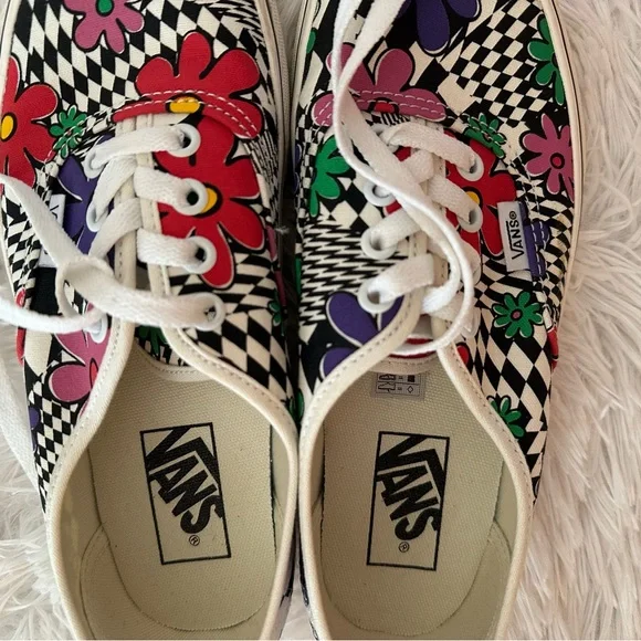 Authentic Vans shoes - Picture 4 of 10